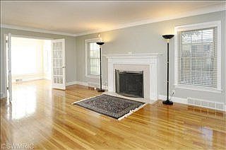 3rd image of 3417 Bronson Blvd