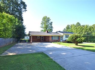 699 Sunset Dr, Winston Salem, NC 27107