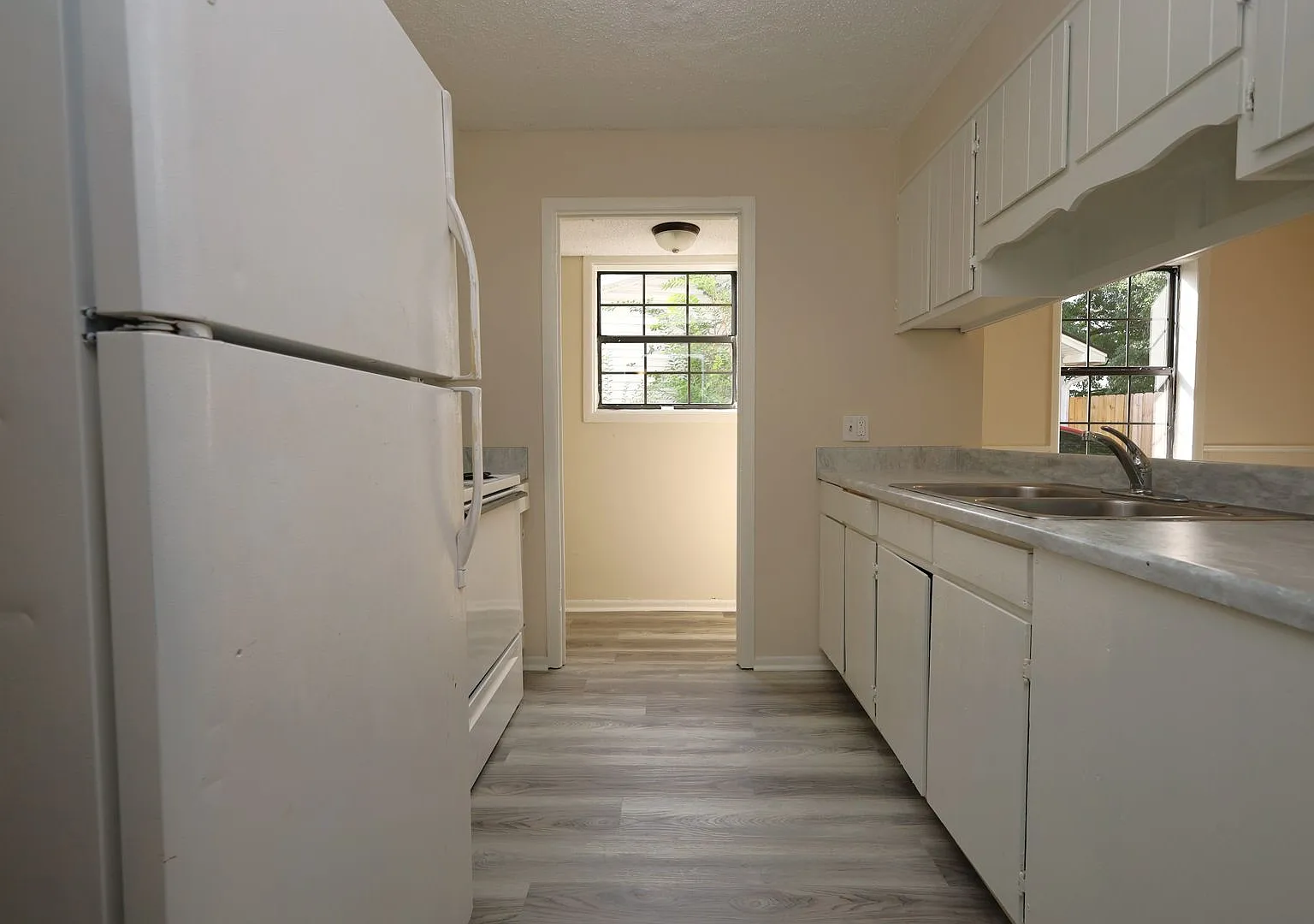2820 Kirkwood Circle — Photo 4