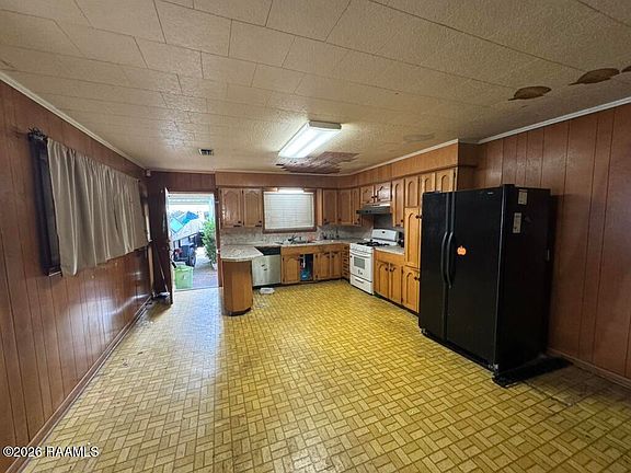 2nd image of 512 Albert St