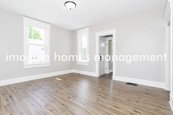 4 bed, 2.0 bath, 1964 sqft, $2,495 — Photo 3