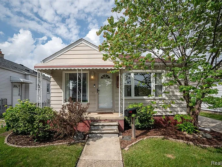 21328 Audette St — Photo 1