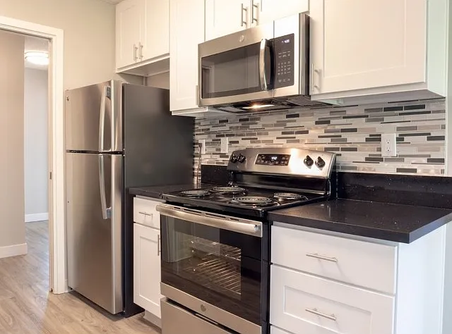 El Portal Apartments — Photo 7