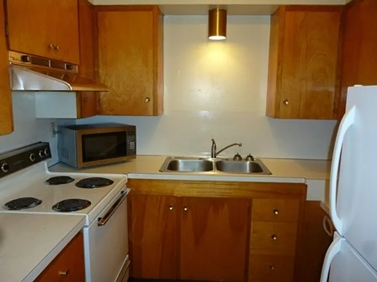 503 W Commercial Ave — Photo 6