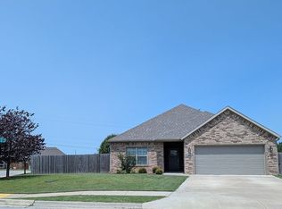 1001 E Ridge View Dr, Siloam Springs, AR 72761