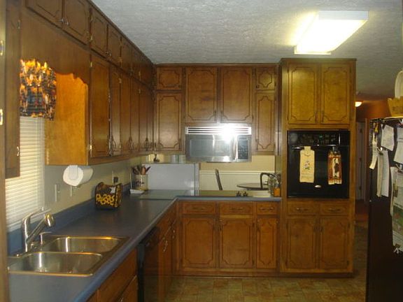 Lots of counter and cabinet space!