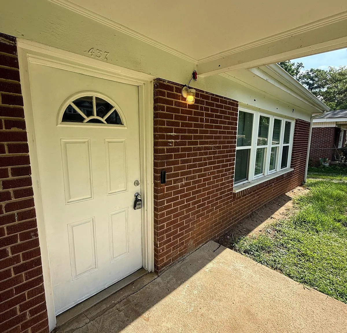 3 bed, 1100 sqft, $1,450 — Photo 2