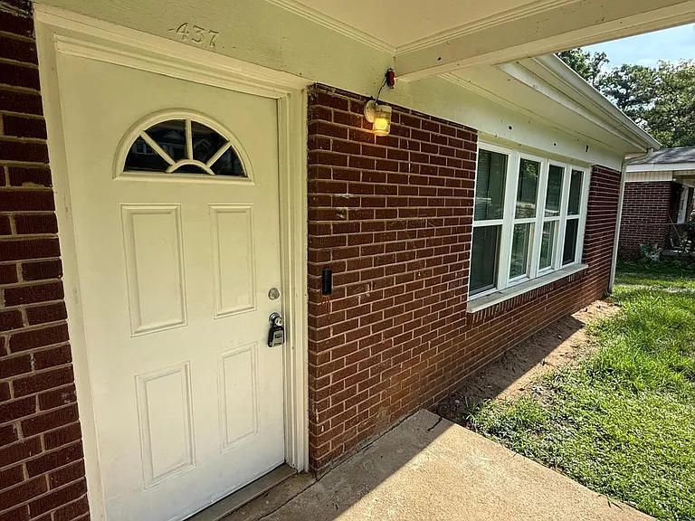 437 Wildwood Ave — Photo 2