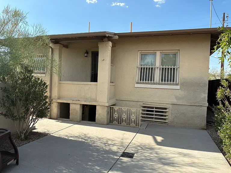 1316 E 8th St — Photo 34