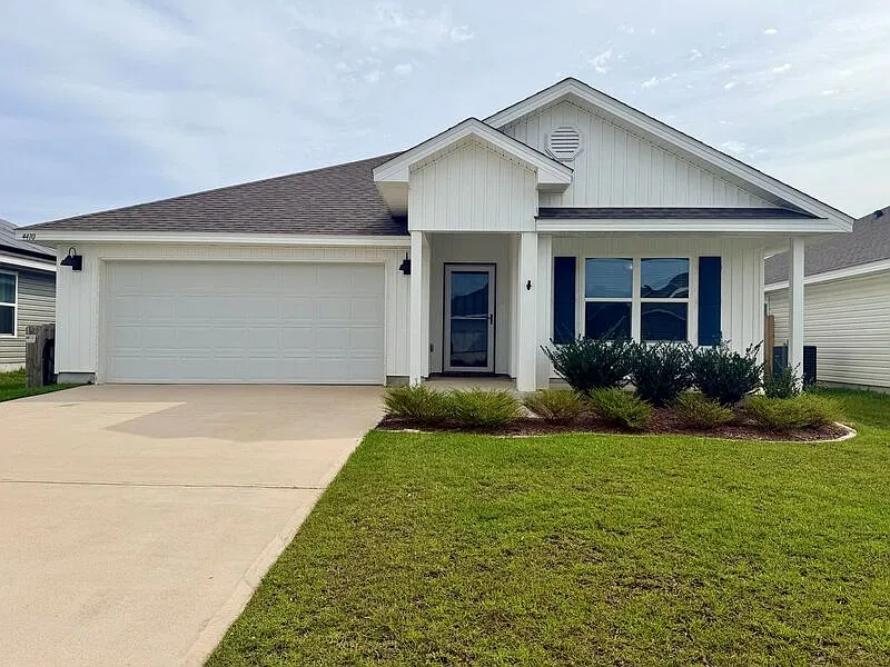 4 bed, 2.0 bath, 1787 sqft, $2,100 — Photo 1