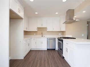 330 E Balboa Blvd APT B, Newport Beach, CA 92661