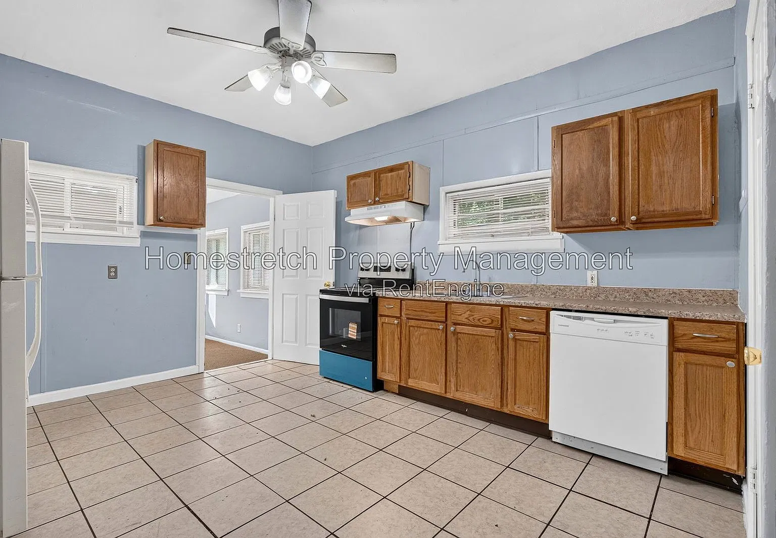 3 bed, 1.0 bath, 1030 sqft, $1,350 — Photo 3