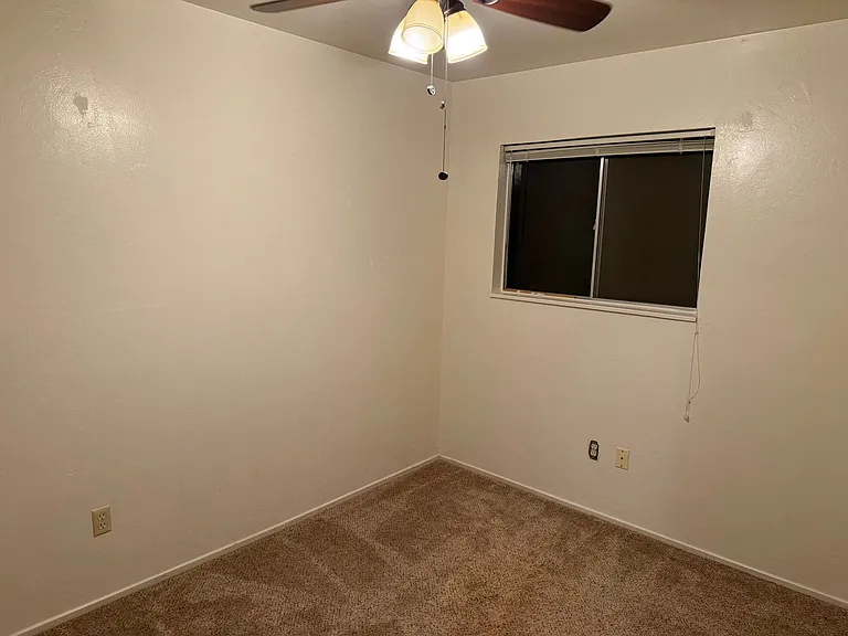 135 Hyatt Ln — Photo 3