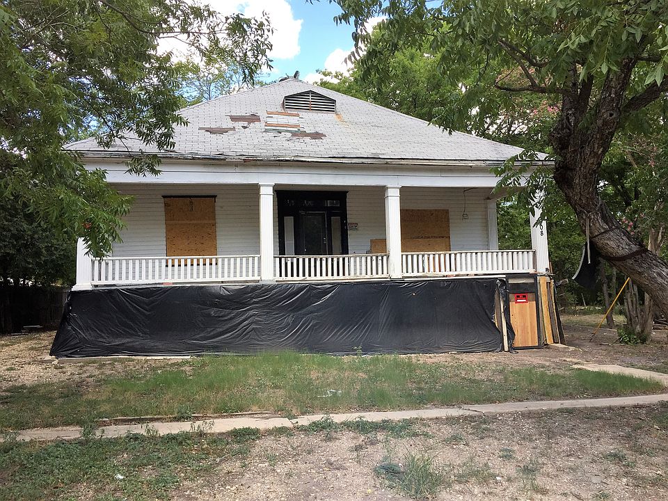 1st image of 908 E Avenue B