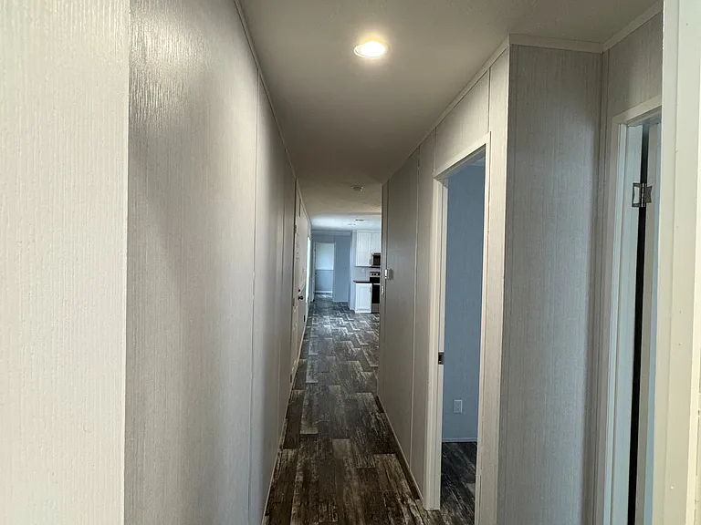 2034 Daisy Lou — Photo 10