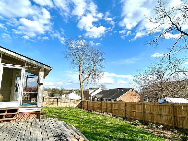 114 Montclair Ct — Photo 32