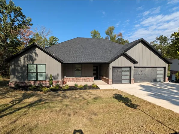 4 Constance Cir, Bella Vista, AR 72714