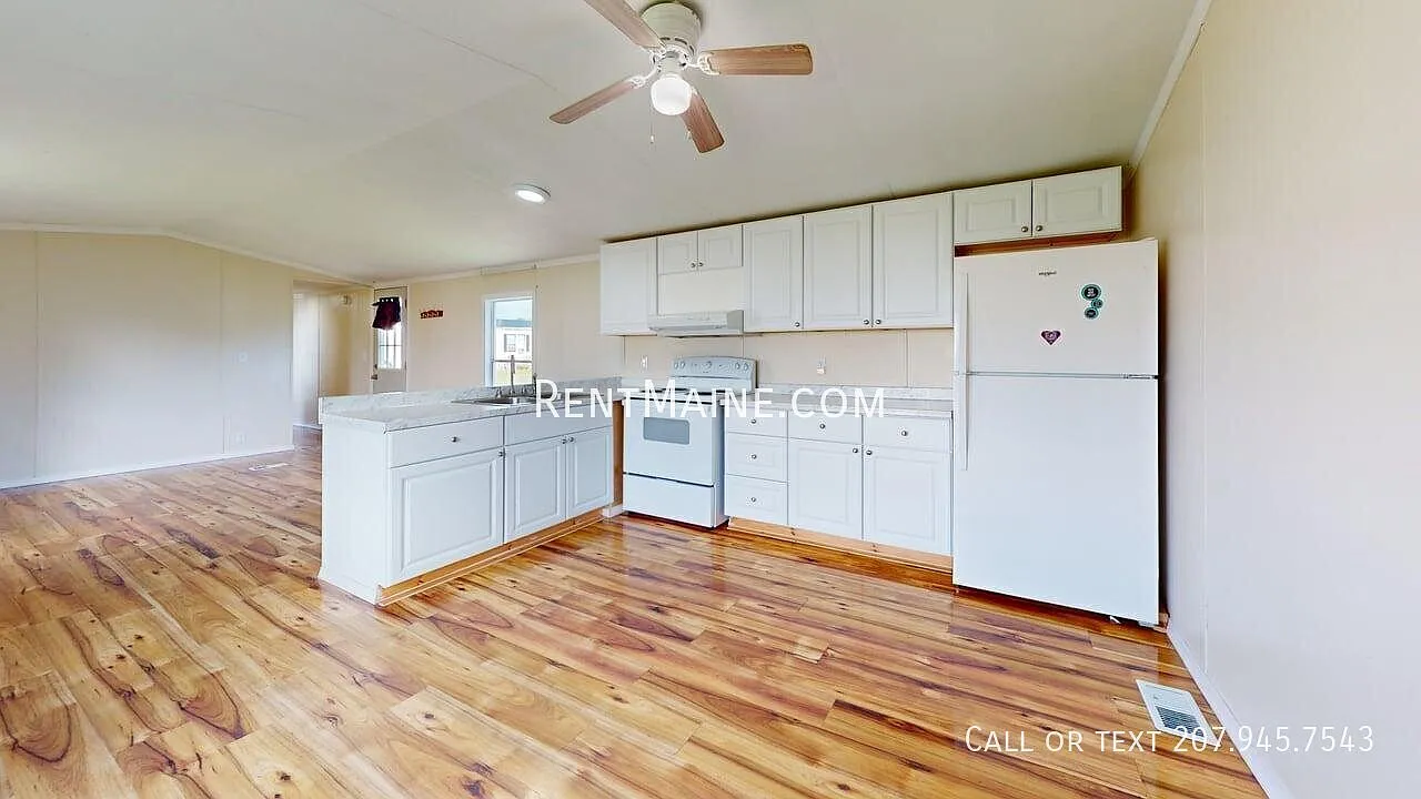 3 bed, 948 sqft, $1,325 — Photo 1