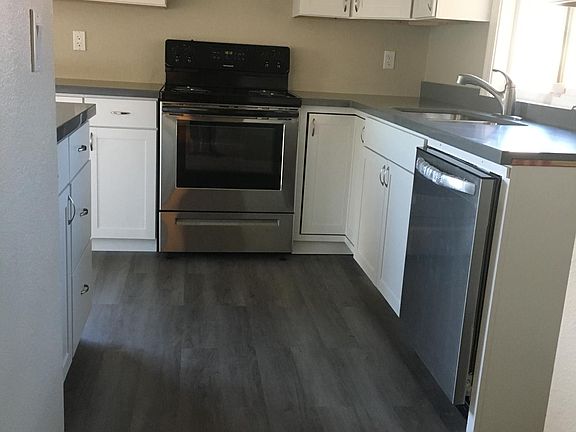 4th image of 878 Bellflower St