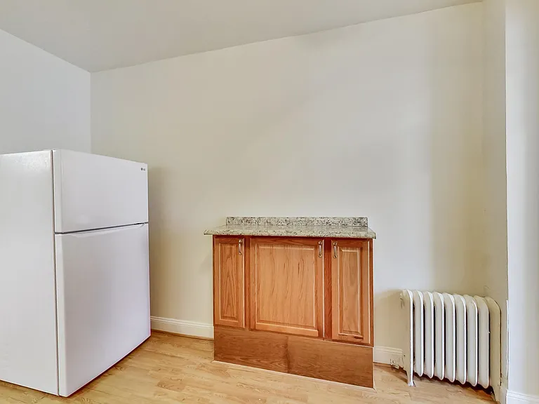 137 R St NE — Photo 14