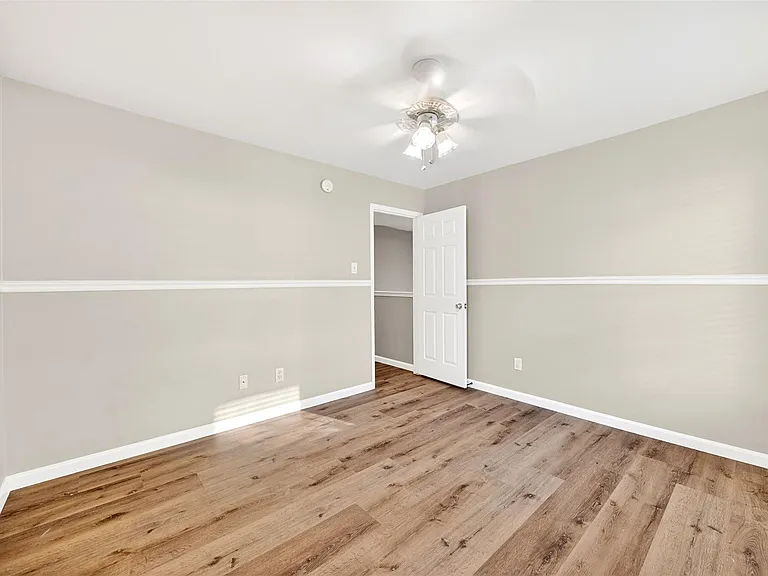 11526 Socorro Ln — Photo 33