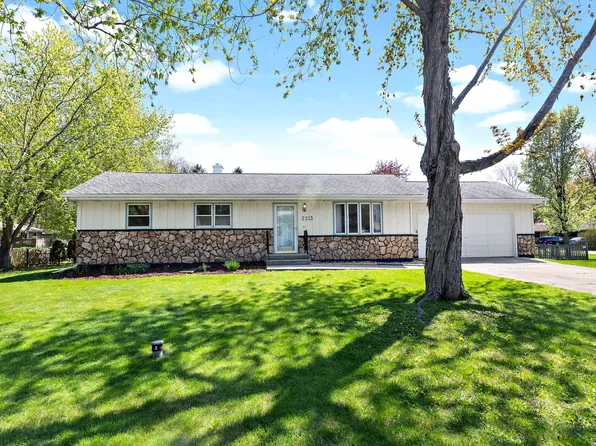 2213 2nd St, Winthrop Harbor, IL 60096