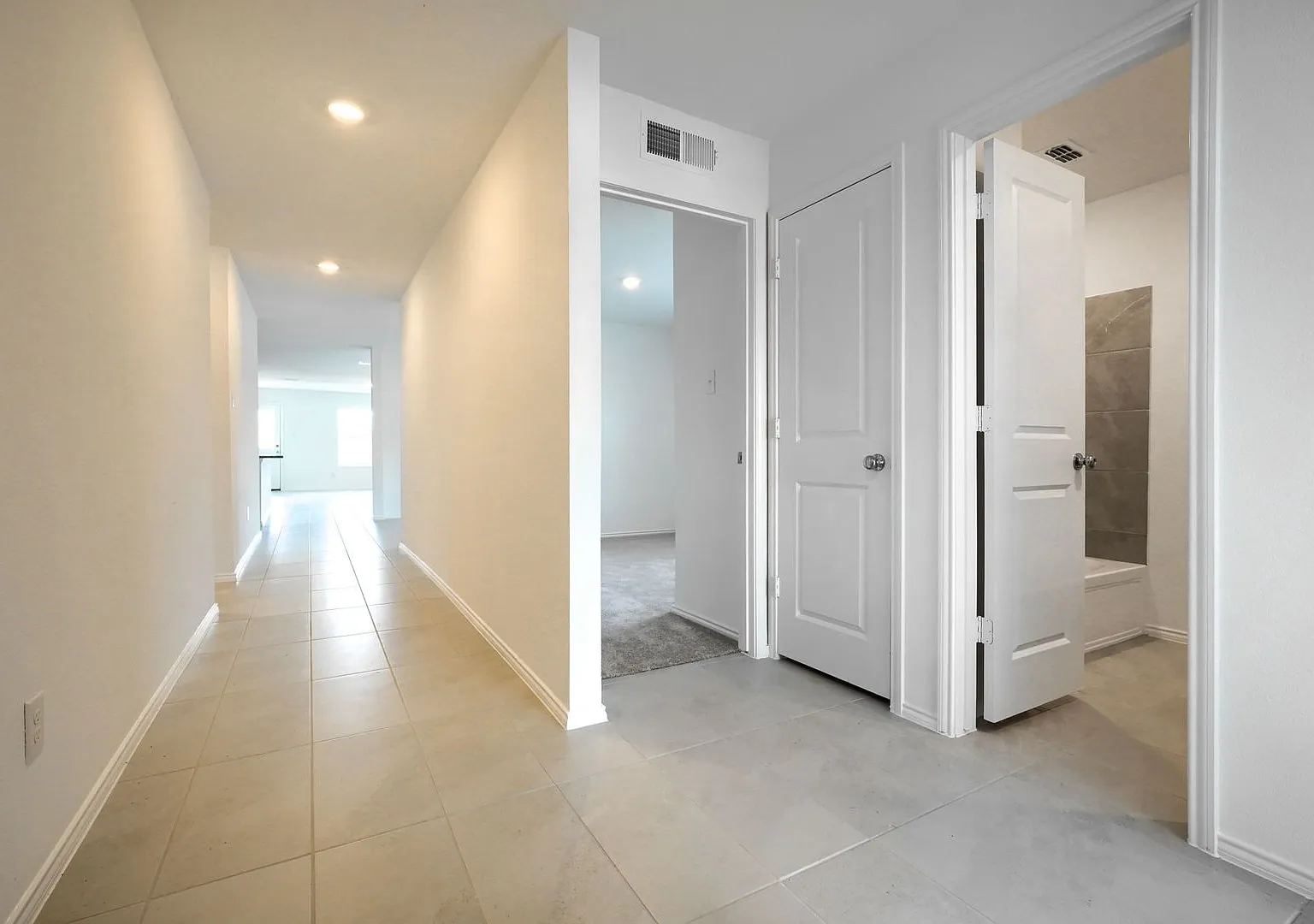 4-Bedroom, 2- Bath Home in Linden Hills — Photo 4
