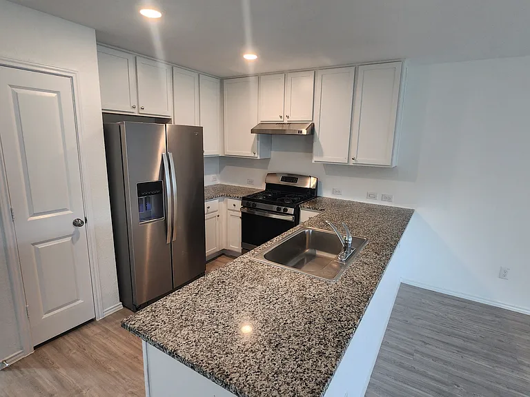 2815 Charpak Dr — Photo 2