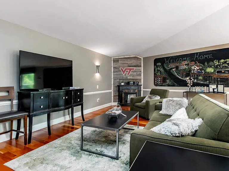 Windsor Hills Apartments — Photo 13