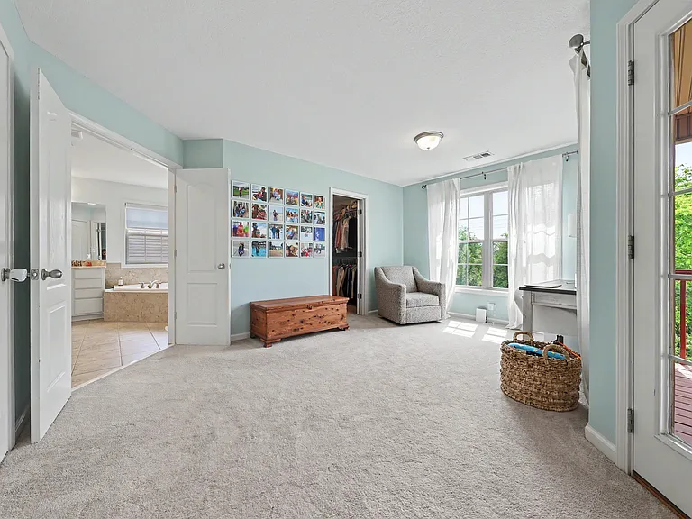 1147 Looking Glass Ln — Photo 22