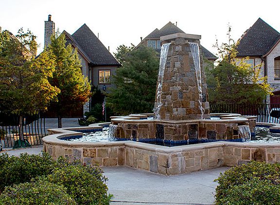 5th image of 2652 Stoneleigh Cir