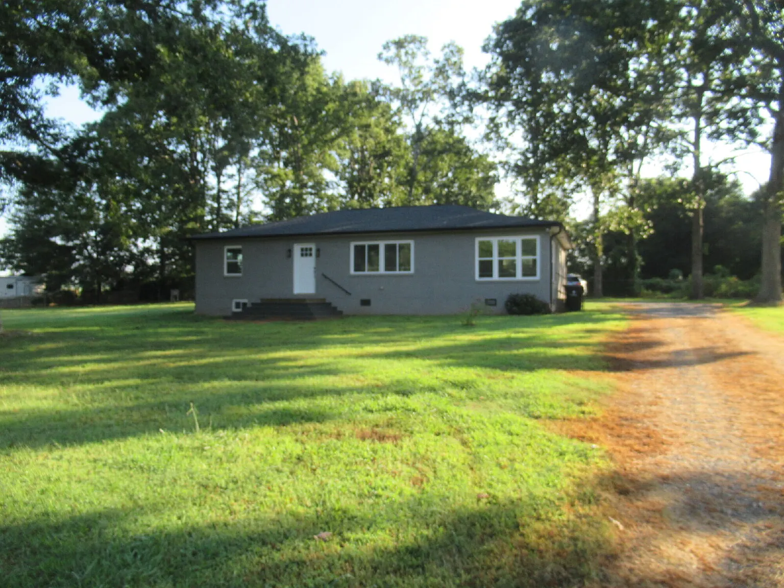 3 bed, 1.5 bath, 1630 sqft, $1,900 — Photo 3