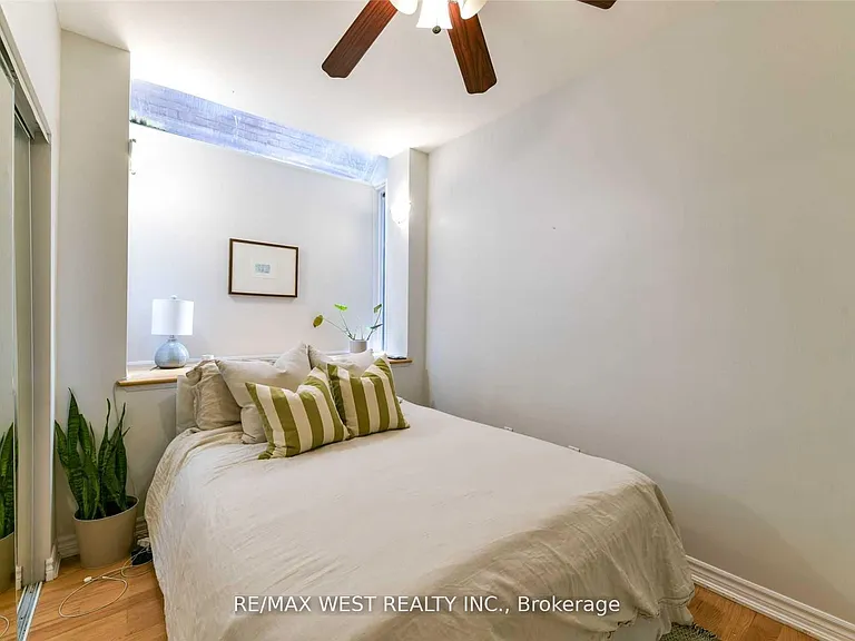 734 Indian Rd #MAIN FL — Photo 18