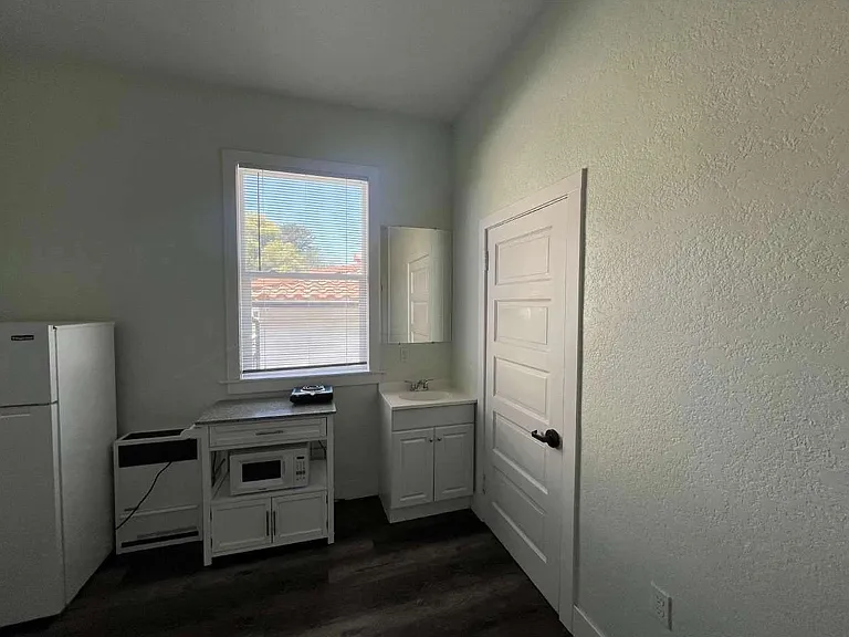 732 E Santa Clara St #33 — Photo 8