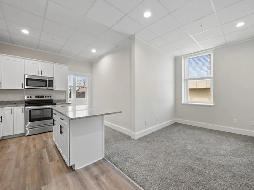 508 E Main St