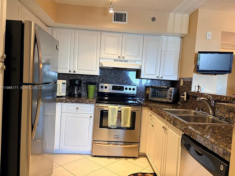 19501 E Country Club Dr #9601 — Photo 5