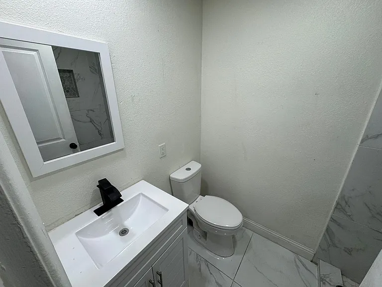 2301 Scott St — Photo 13