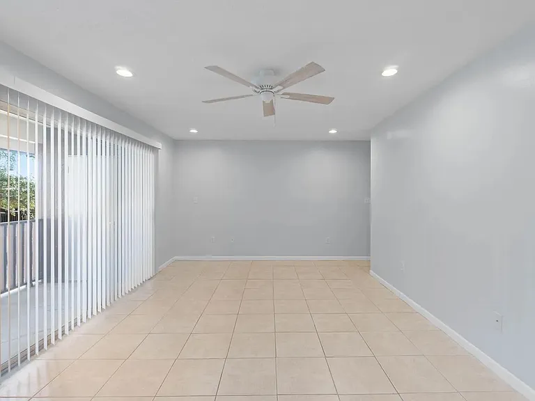 408 Marshall Ct NW #5 — Photo 8