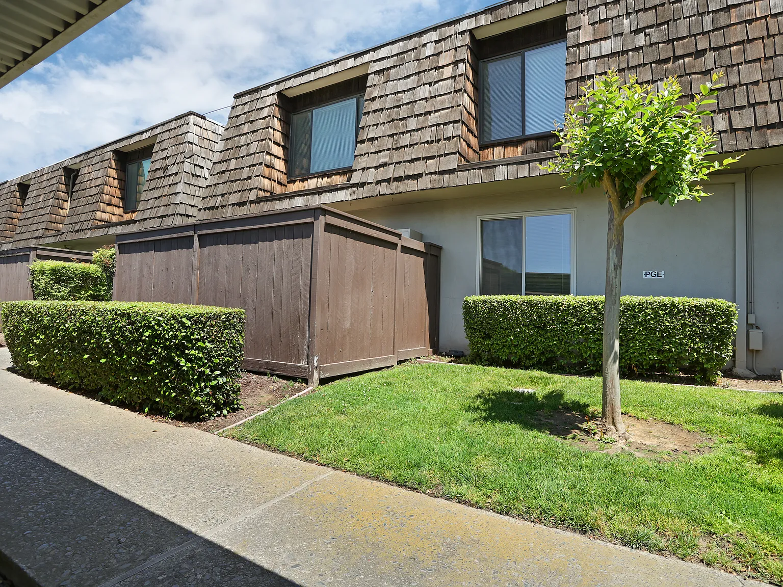 Avenue West Apartments — Photo 2