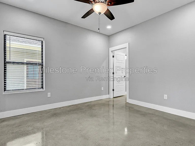 1323 S 5th Ave — Photo 12