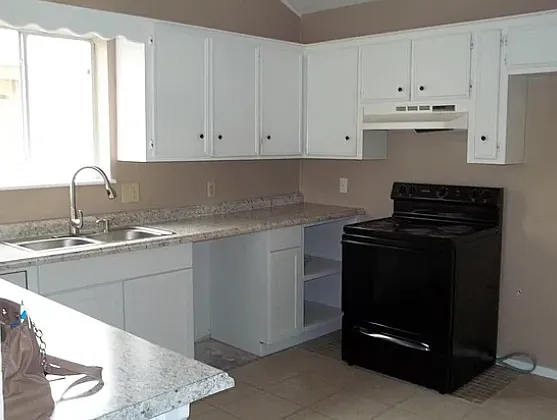 4111 Sleepy Hollow Ln — Photo 11