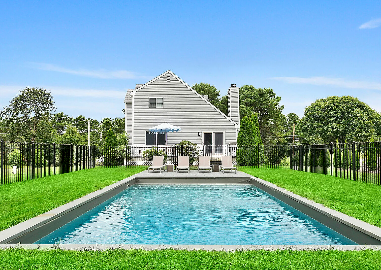 Charming and Completely Renovated Southampton Home!! — Photo 2