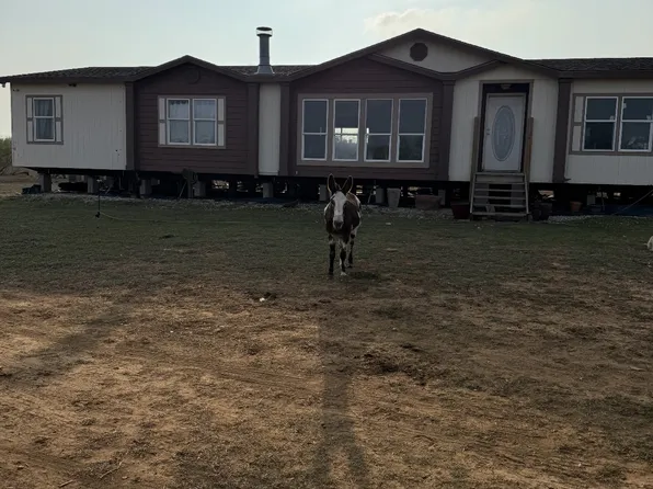 2133 County Road 430, Pleasanton, TX 78064