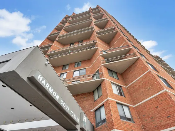 728 Harmon Cove Tower #728, Secaucus, NJ 07094