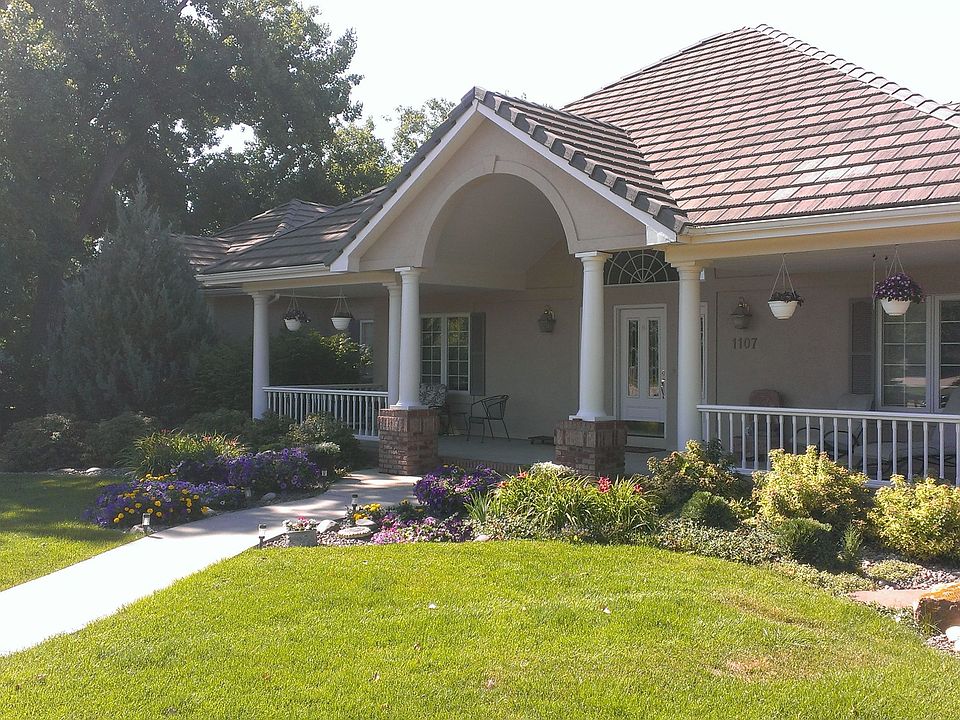 Large front porch.