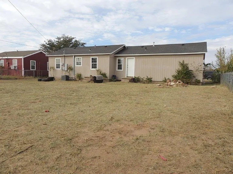 410 Snyder St — Photo 15