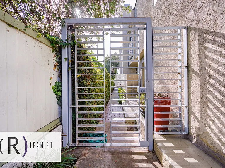 2020 20th St #6 — Photo 3