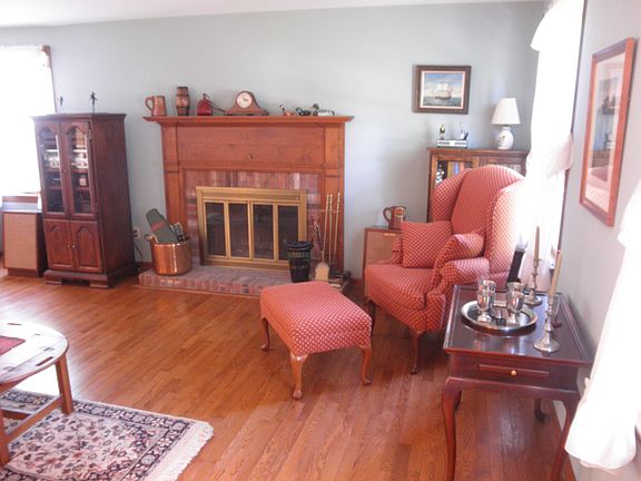 3rd image of 209 NW Applewood St
