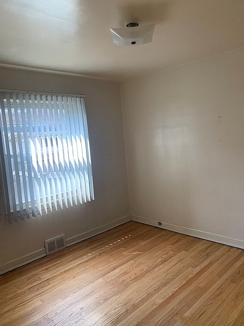 1st image of 5441 N California Ave #1S
