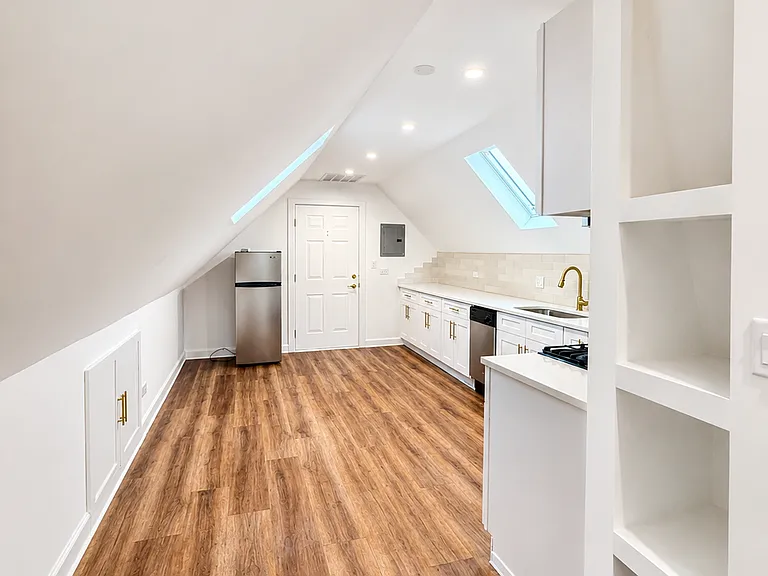 2940 N Allen Ave — Photo 4